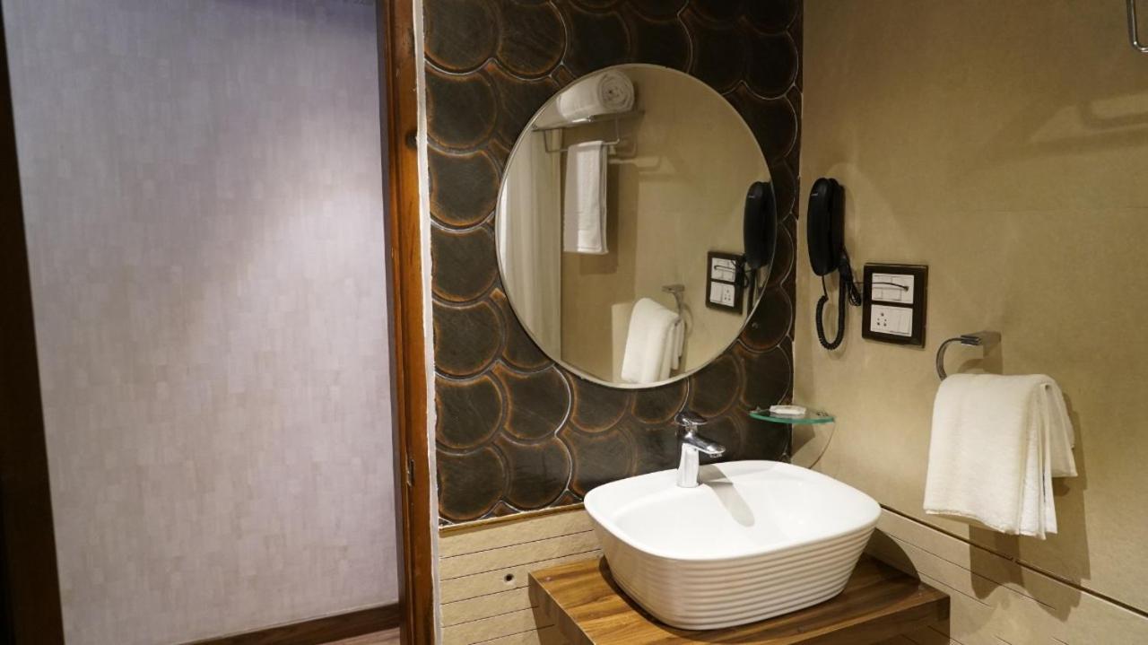 Hotel Sukh Mehal Dzsálandhár Kültér fotó