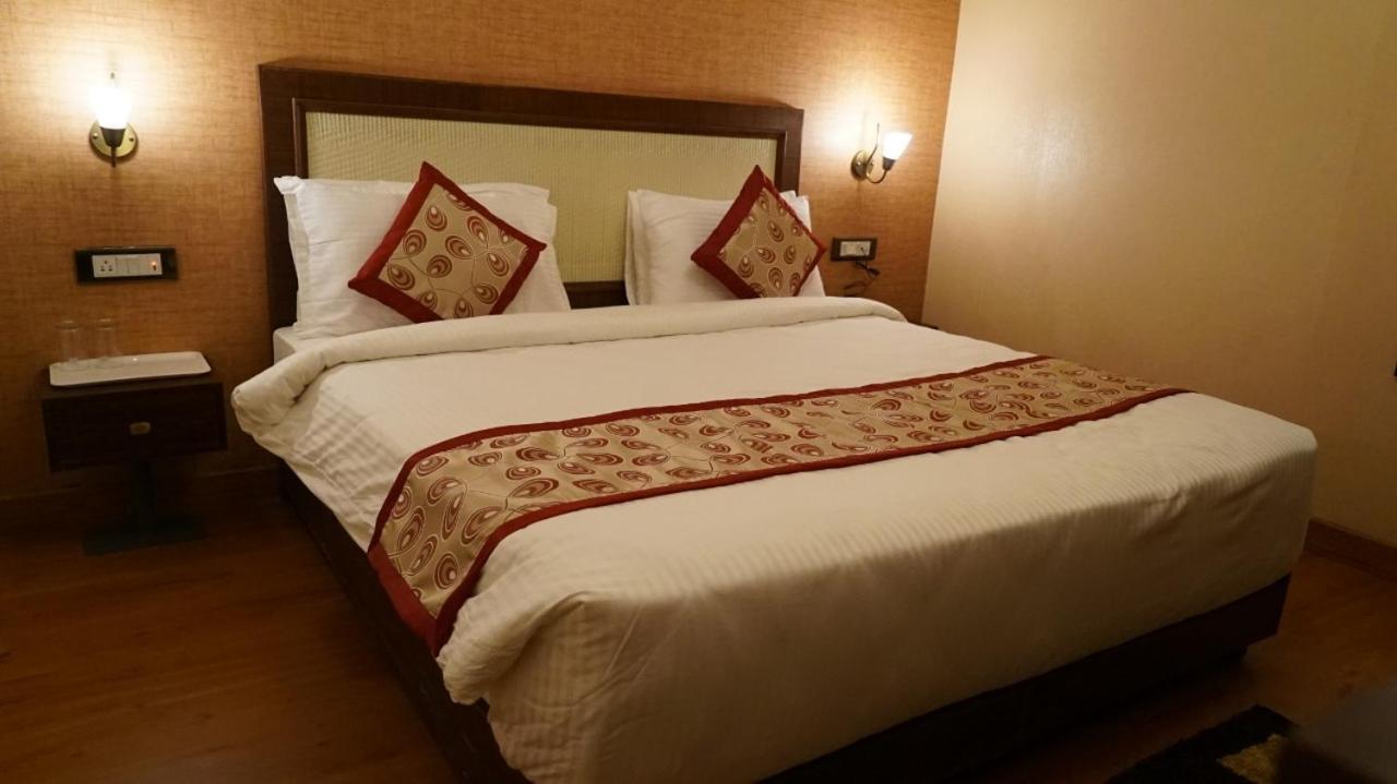 Hotel Sukh Mehal Dzsálandhár Kültér fotó